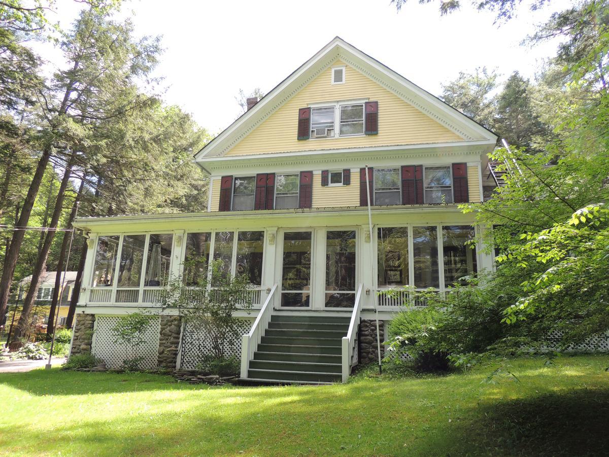 Brookview Manor Inn Canadensis Bagian luar foto