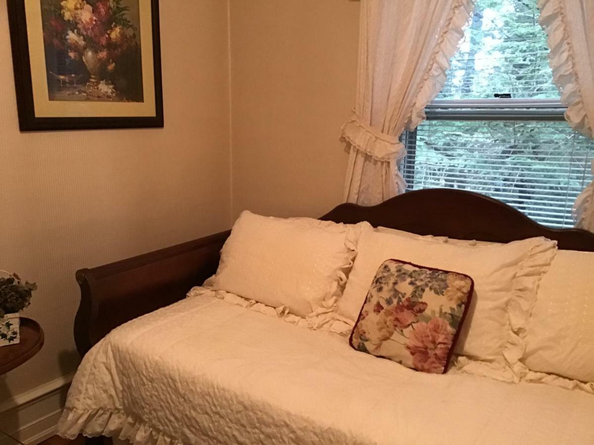 Brookview Manor Inn Canadensis Bagian luar foto