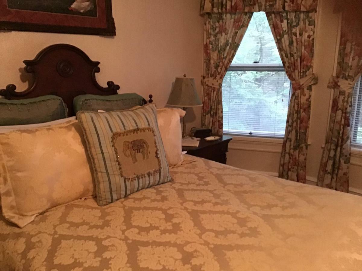 Brookview Manor Inn Canadensis Bagian luar foto